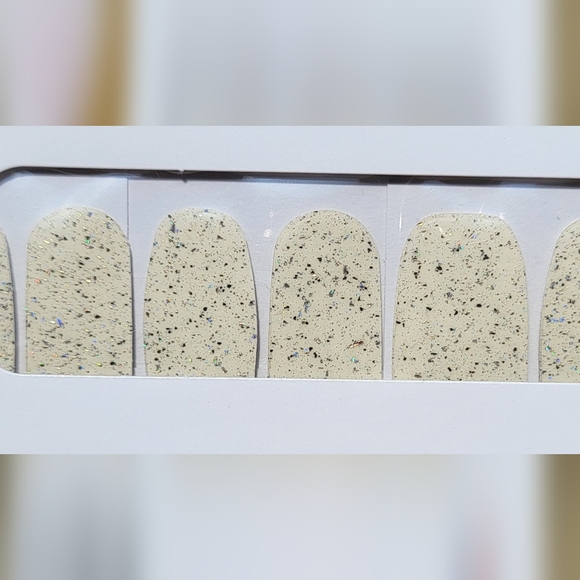 Color Street - Picture 2 of 4